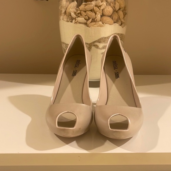 MELISSA Karl Lagerfeld shoes Wedding beige white pump with silver heel size 8. - Picture 3 of 4